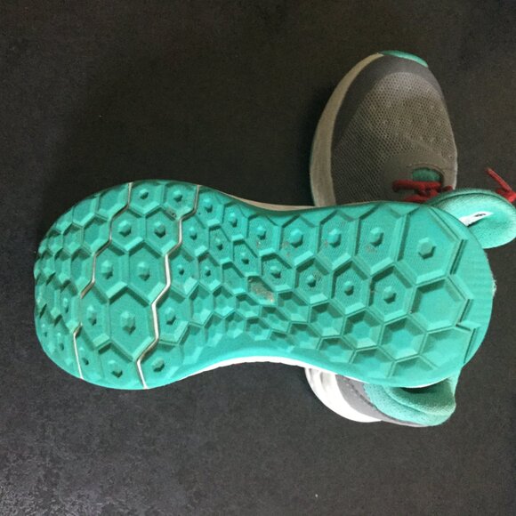 New Balance little girls sneakers size 11.5 gray with aqua excellent used shape - Picture 3 of 6